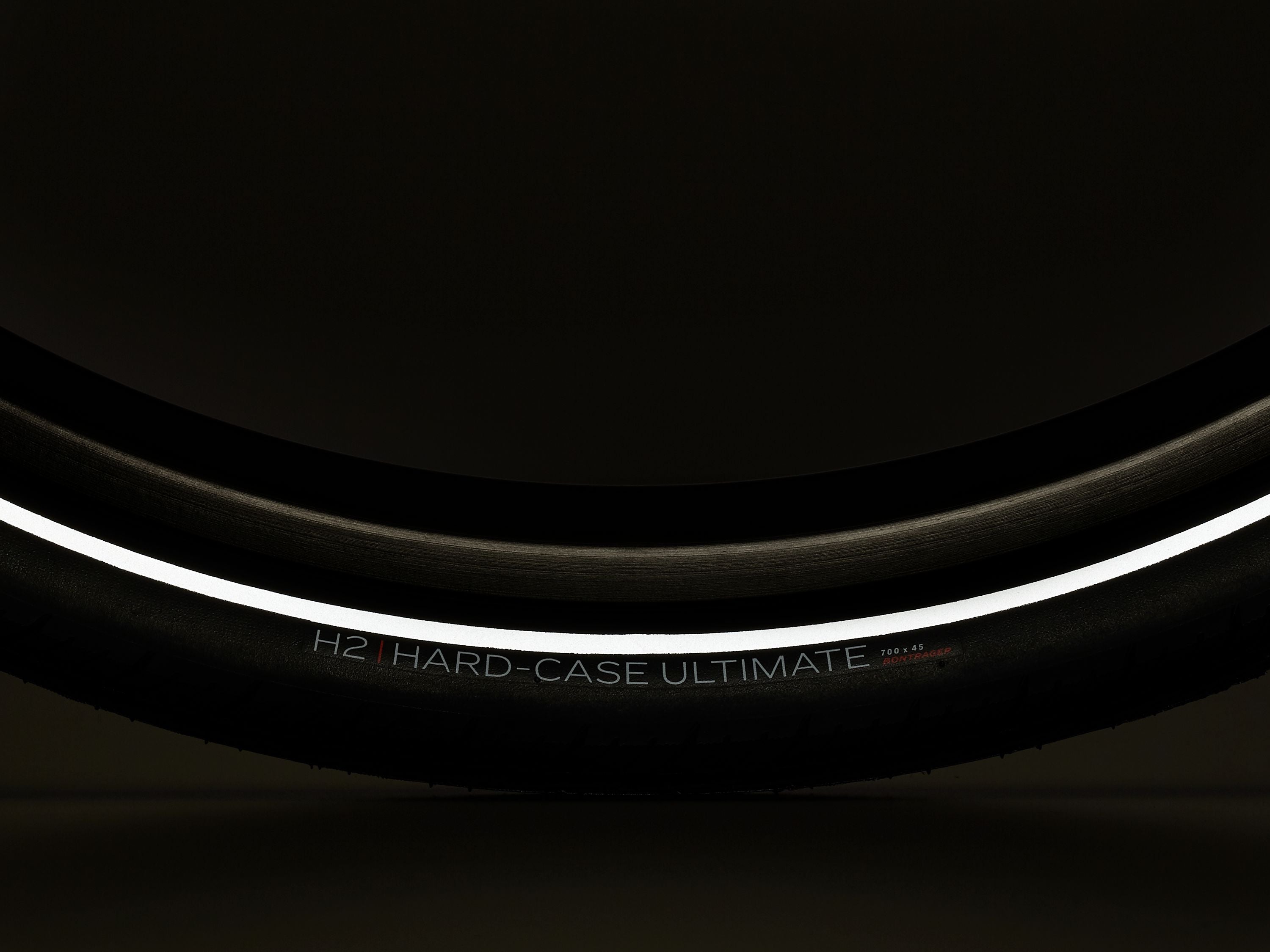 Bontrager H2 Hard-Case Ultimate hybriddæk med refleks